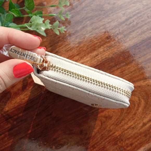 Original Ellen Tracy NWT Wallet *Light Cream Colour - Picture 12 of 17